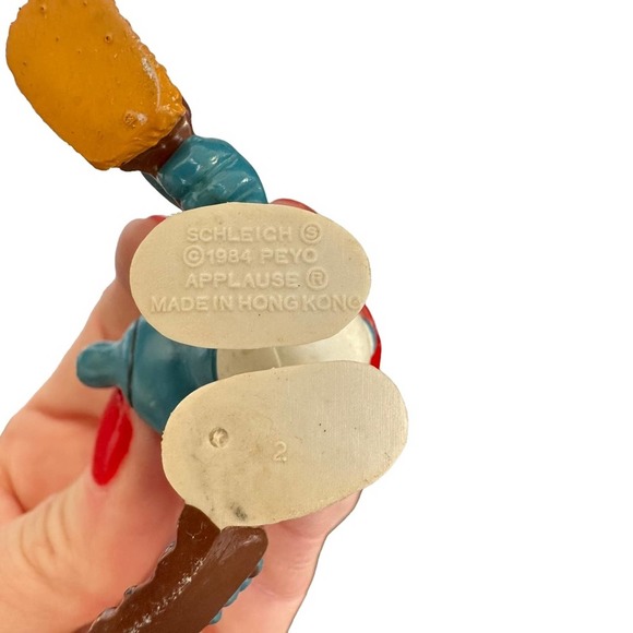 Vintage Smurf Figure with Dustpan 1984 Vintage Schleich - Picture 6 of 7